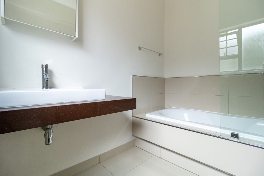 To Let 2 Bedroom Property for Rent in Vredehoek Western Cape